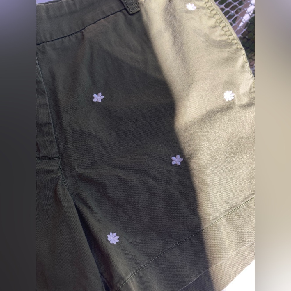 J Crew Green Chinos White Embroidered Flowers All Over Daisy Cotton Shorts - Picture 13 of 17